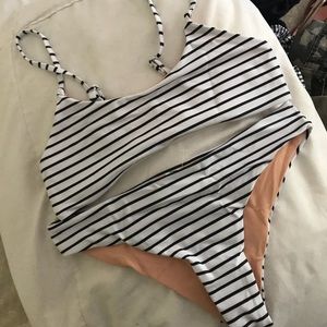 NEW💕💕💕🍒 SALE stripe Brazilian cut bikini set